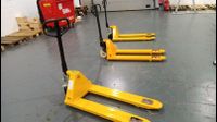 Manual pallet stackers